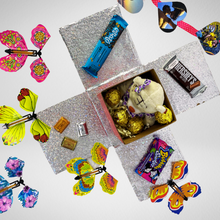 Cargar imagen en el visor de la galería, A. CAJA SORPRESA CON DULCES + SHOW DE MARIPOSAS!