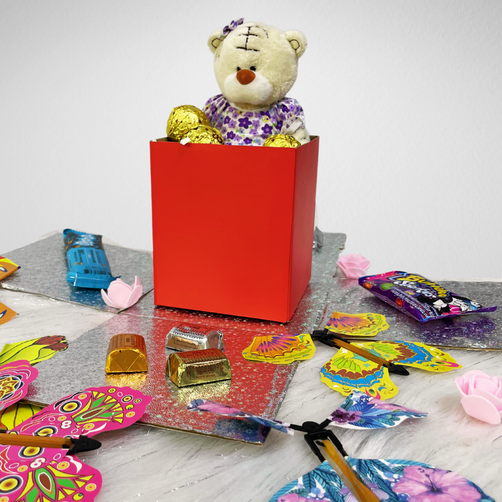 A. CAJA SORPRESA CON DULCES + SHOW DE MARIPOSAS!